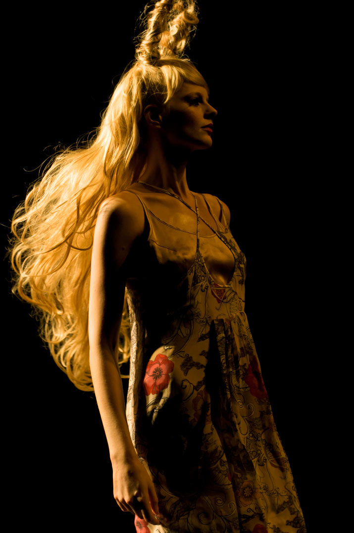 Motonari Ono Spring 2012 Profile Photo of a girl in Motonari Ono Spring 2012 for Tokyo Fashion Week
