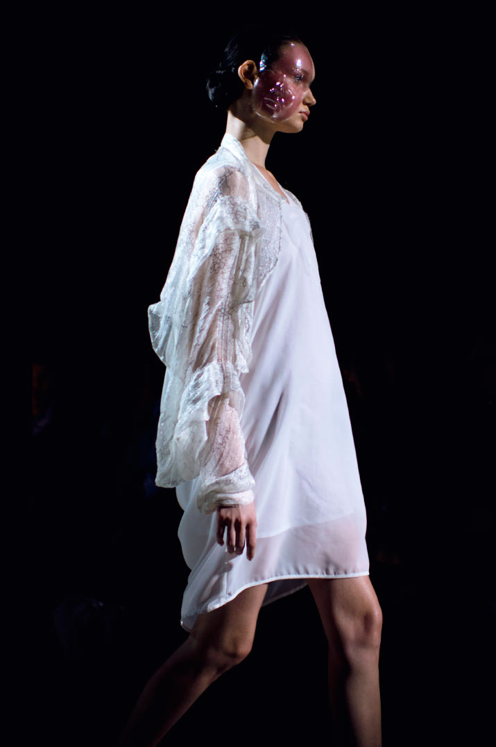 Anrealage Spring 2012 Fashion Artist Danny Roberts Photo of the profile of a model walking in a white Anrealage dress with a bubble mask in the Collection from Tokyo Fashion Week 2012