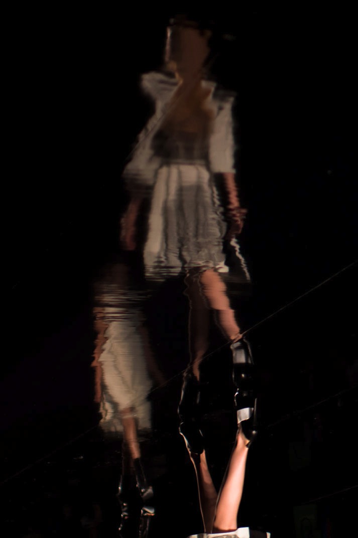 araisarareflections2 picture of a watery reflection of a girl in Araisara spring 2012 tokyo fashion week