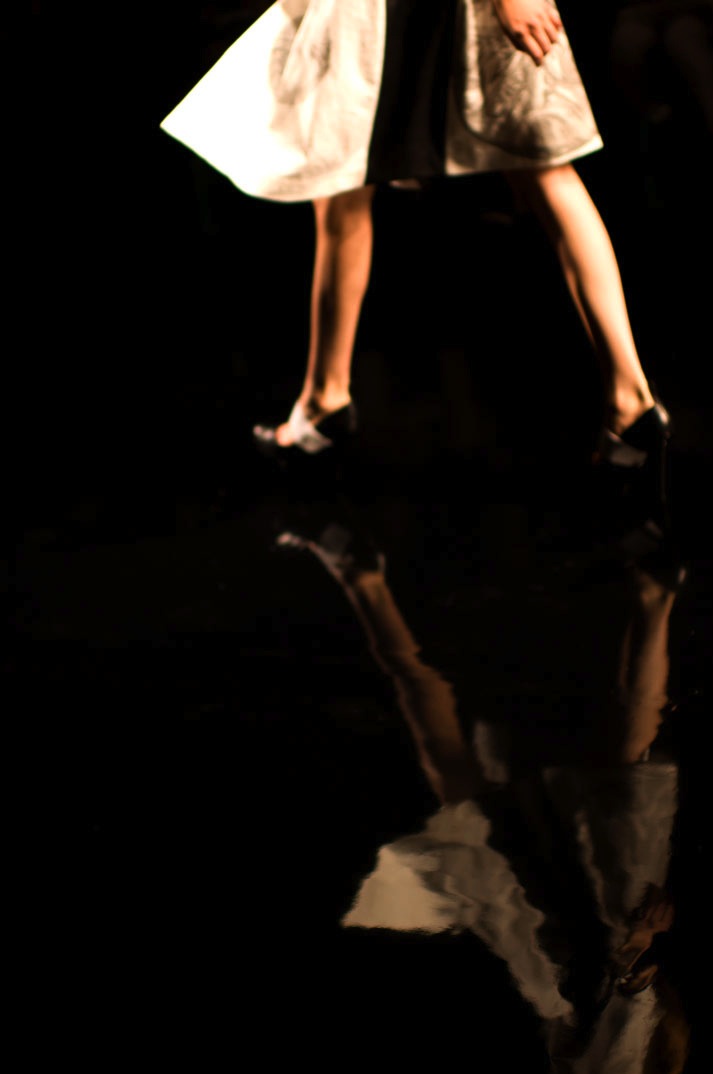 araisarareflections5 picture of a watery reflection of a girl in Araisara spring 2012 tokyo fashion week